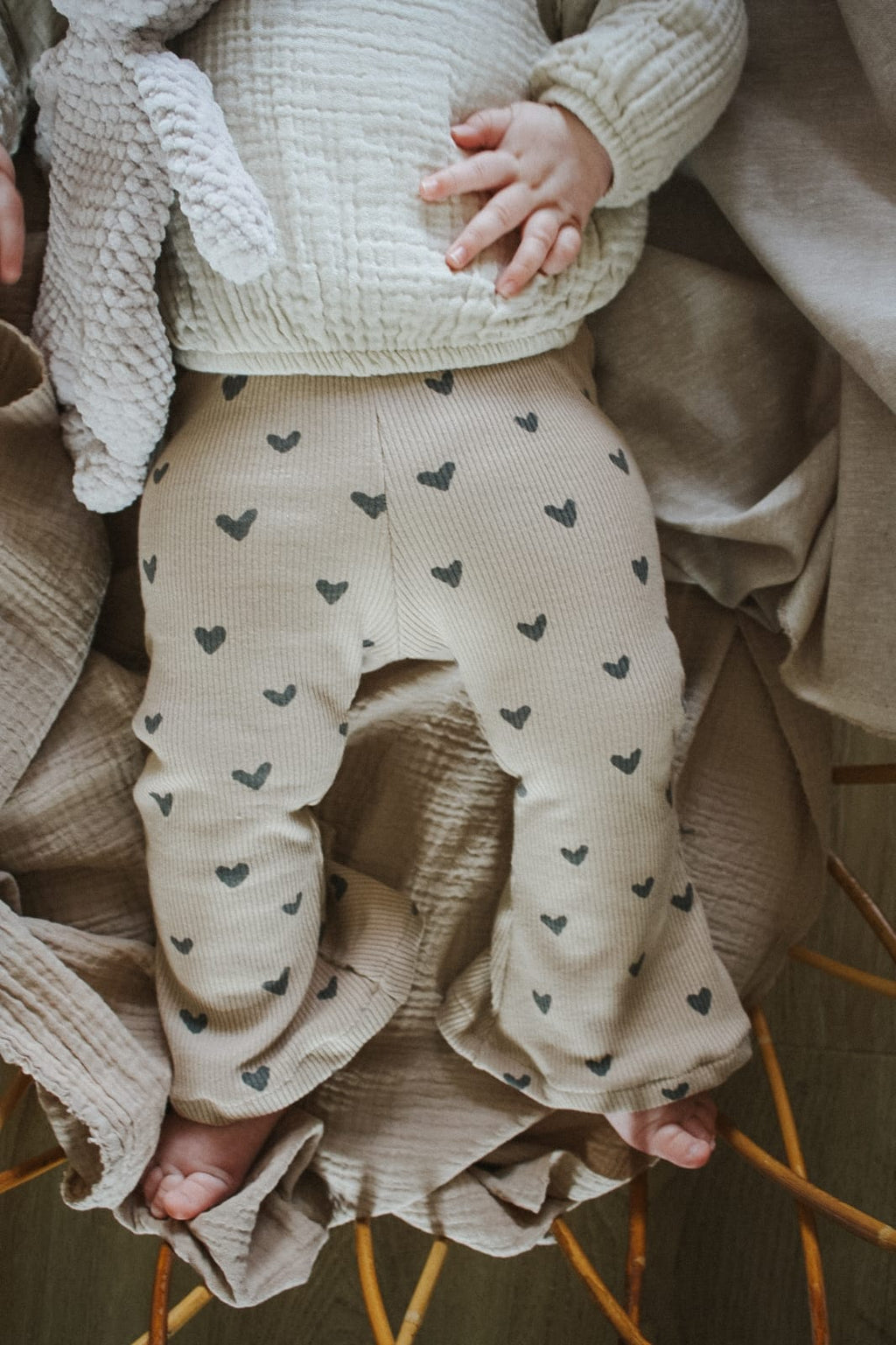 handgemaakte flared babylegging van zachte OEKO-TEX stof