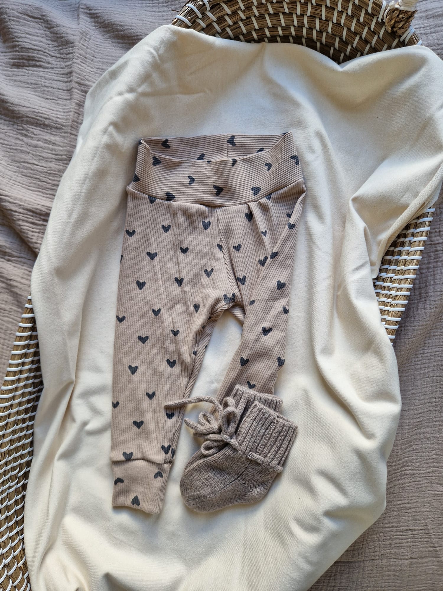 Broekje rib | beige hartjes