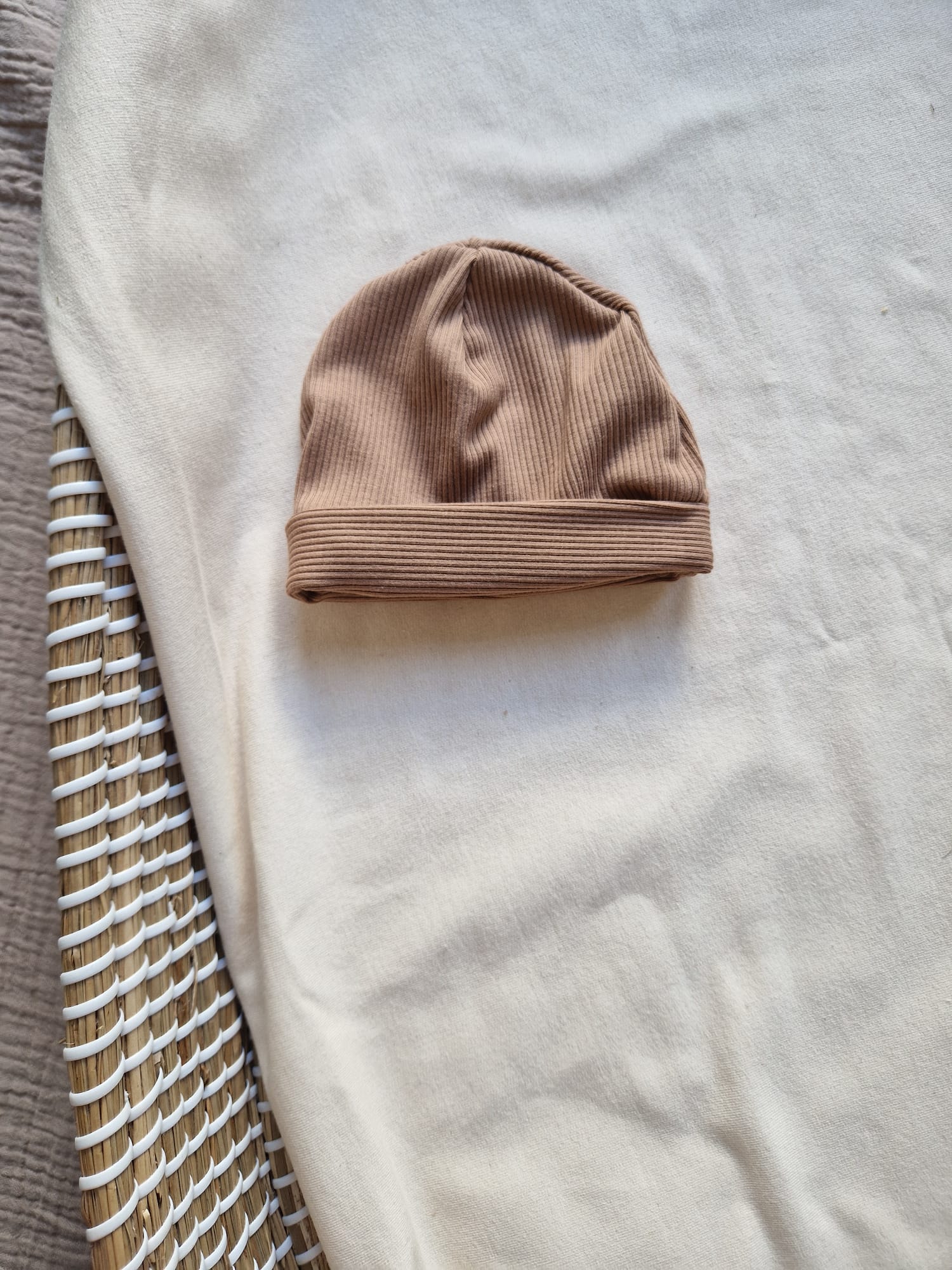 Babymutsje rib | bruin