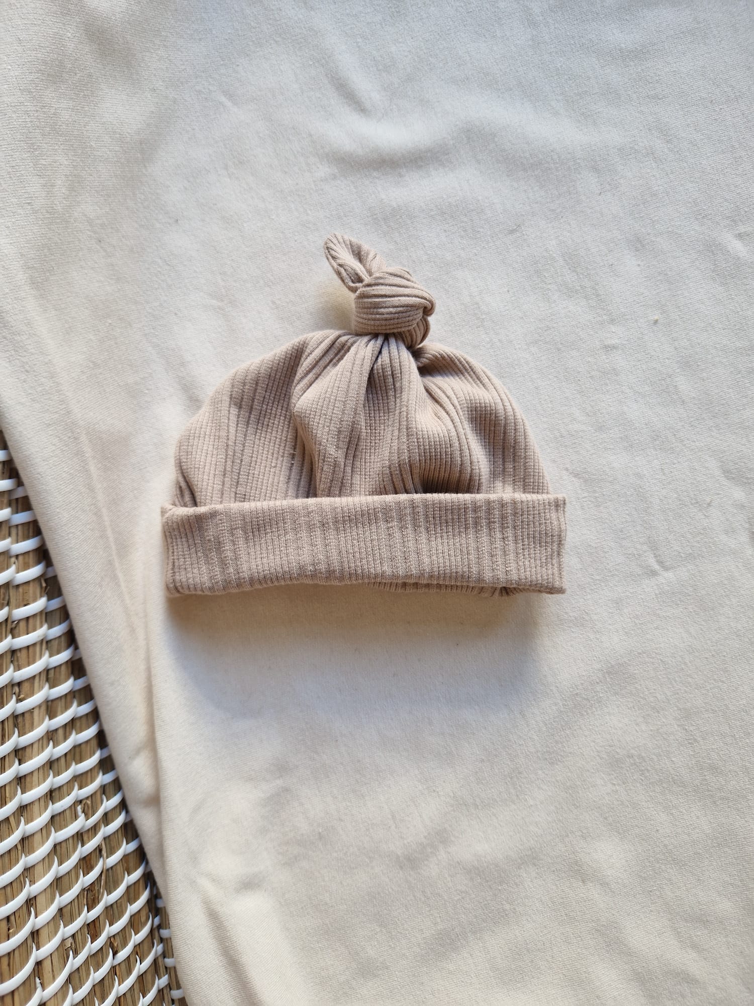 Knoopmutsje | beige