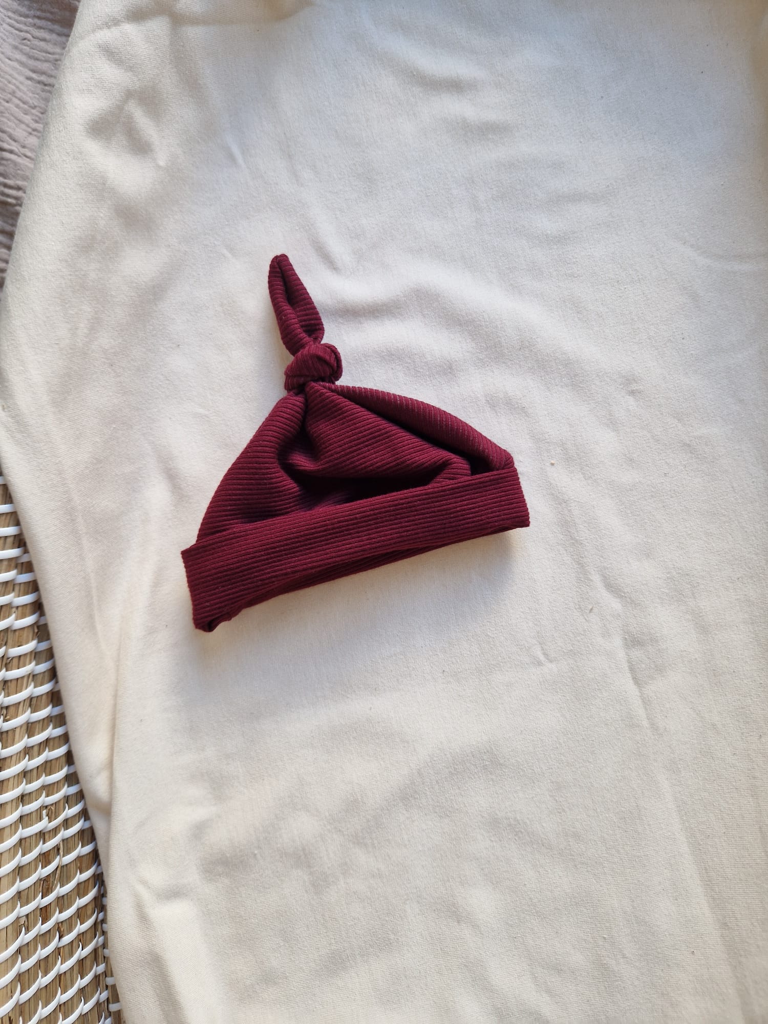 Knoopmutsje rib | bordeaux