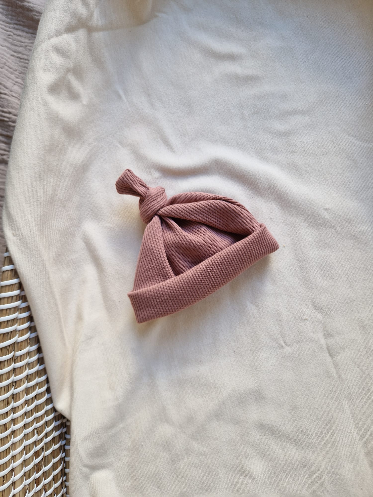 Knoopmutsje rib | roze