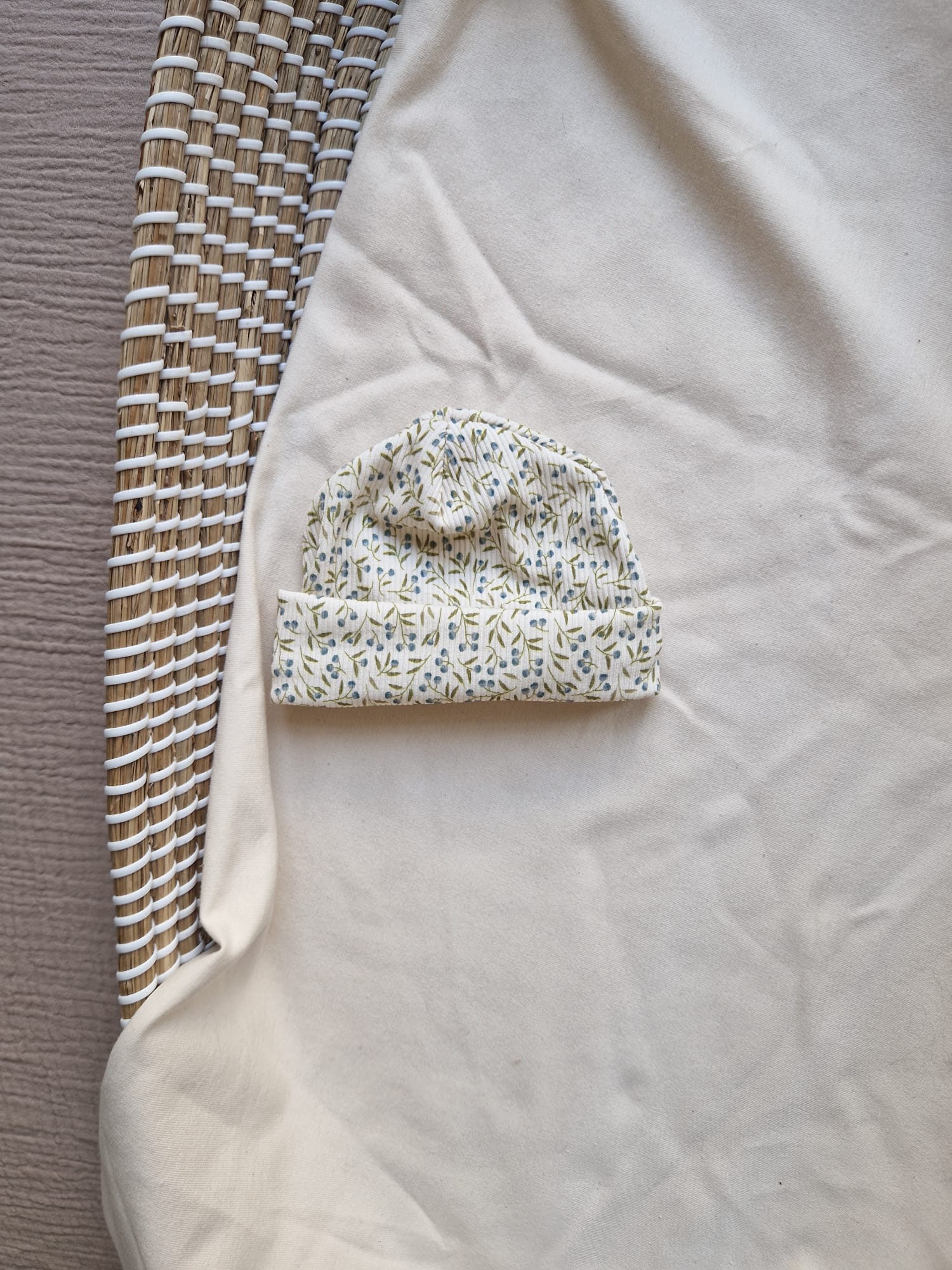 Babymutsje rib | groen bloemen