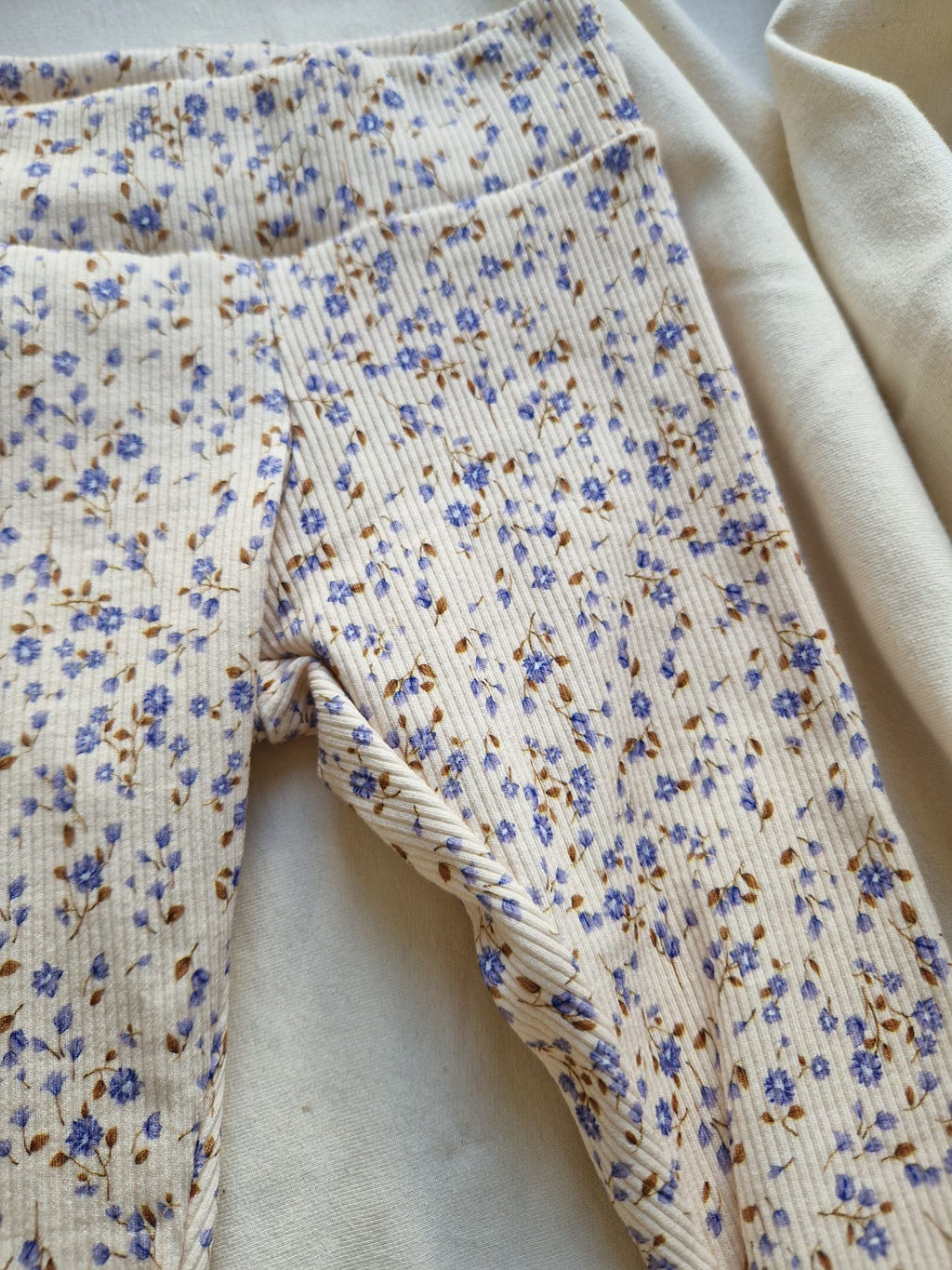 Flared legging | blauwe bloemen