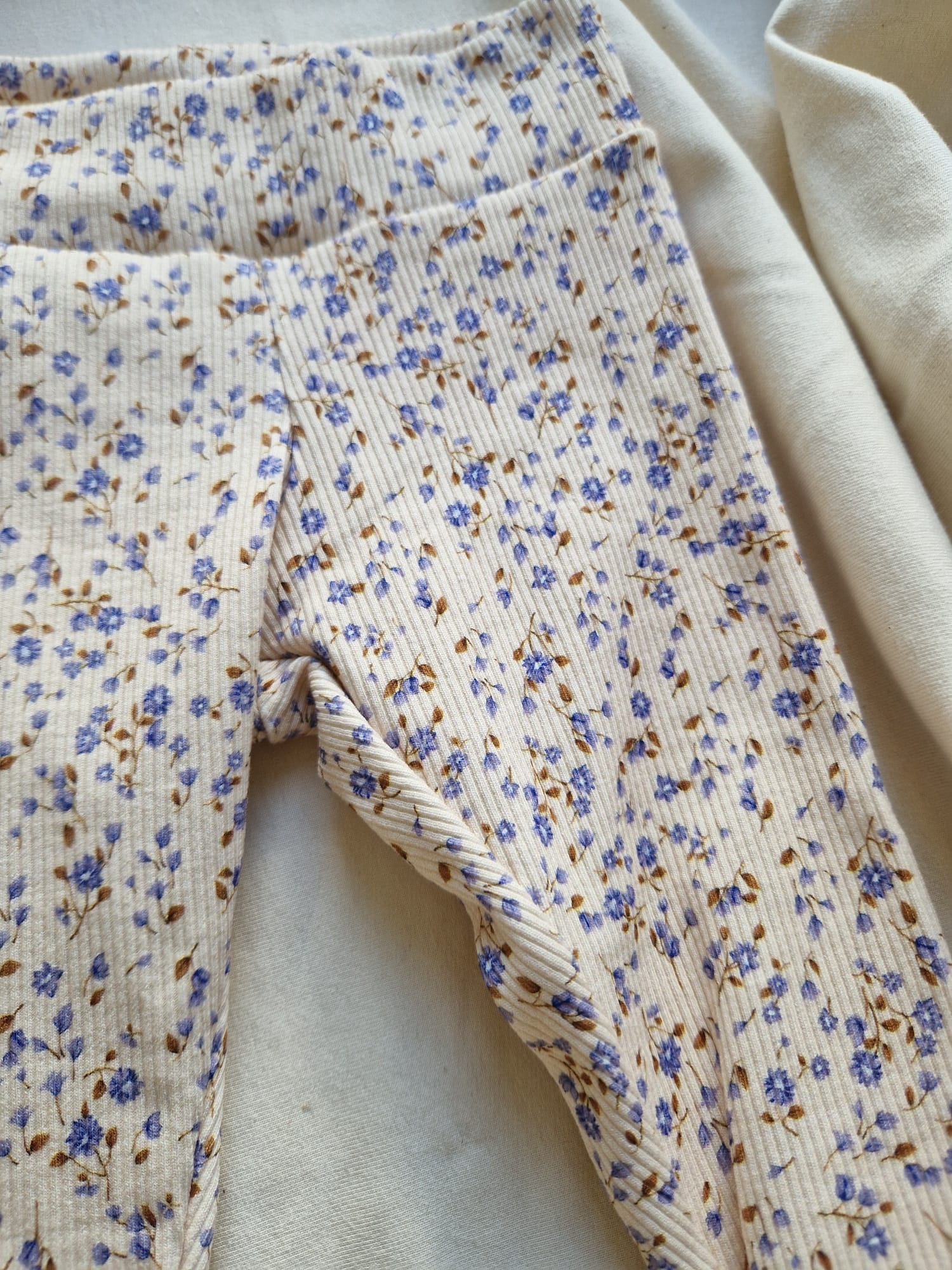Flared legging | blauwe bloemen